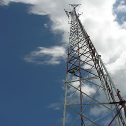 Torre de comunicação auto-sustentável  