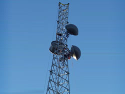 Torre de comunicação de microondas